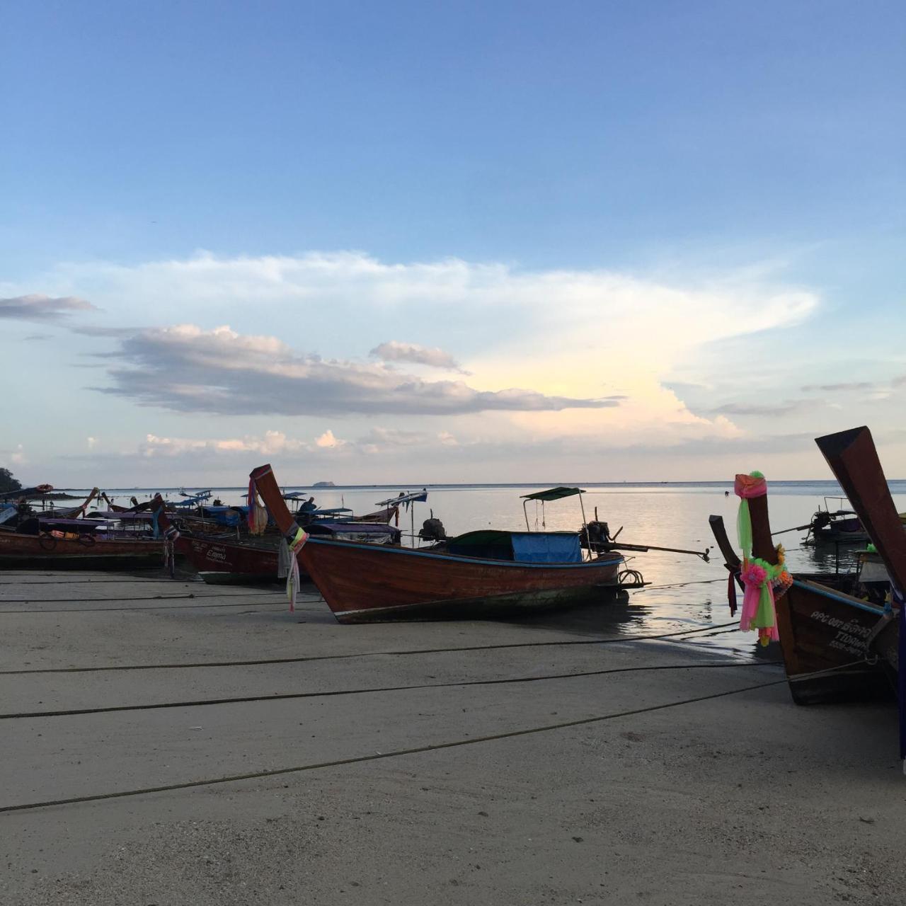 Phi Phi Sea And Hill Resort Exterior foto