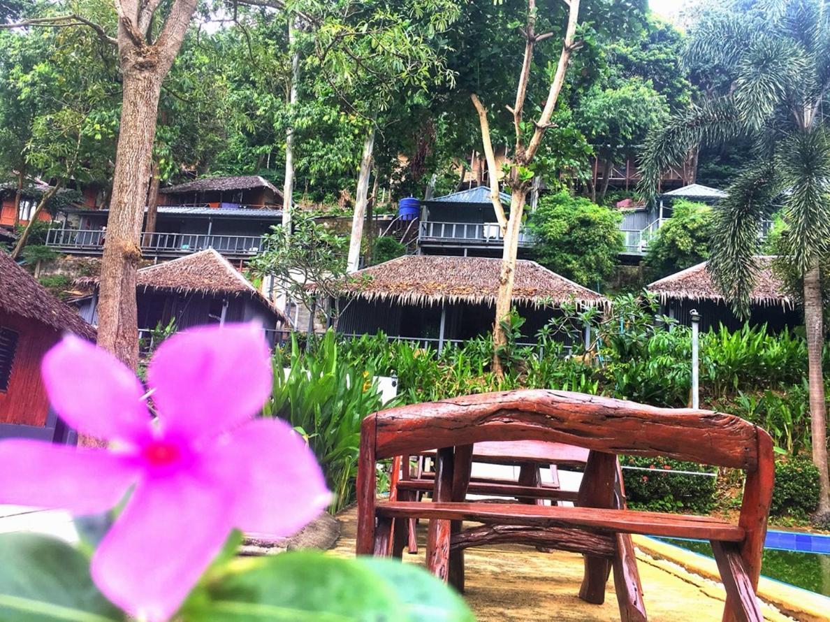Phi Phi Sea And Hill Resort Exterior foto